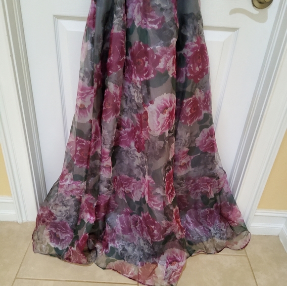 Dress - Picture 6 of 9